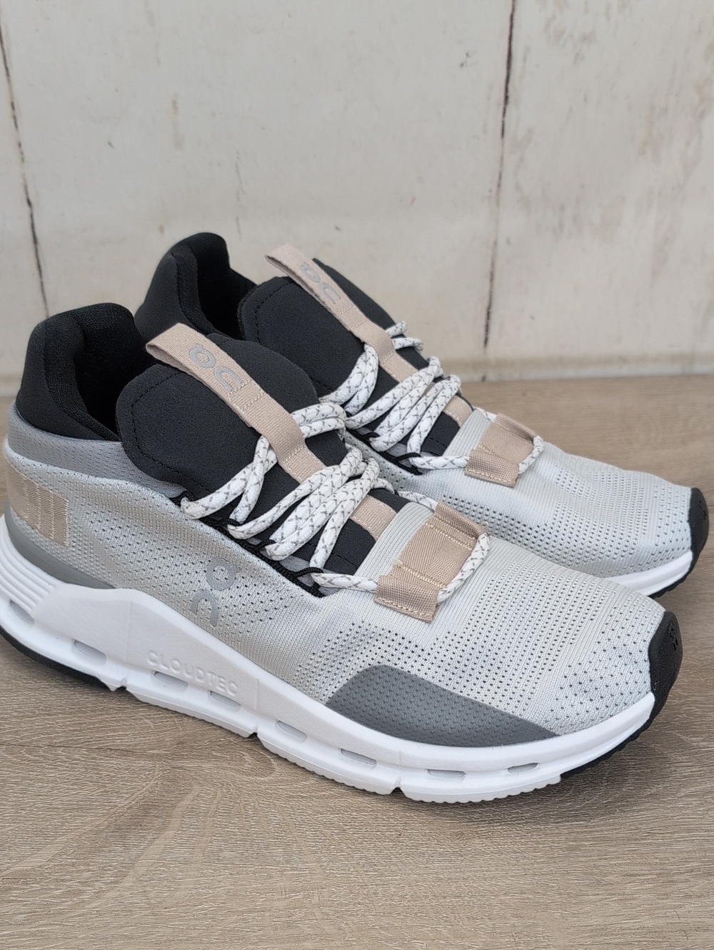OnCloud Cloudnova Mens Size 7  Silver & Black Brand New